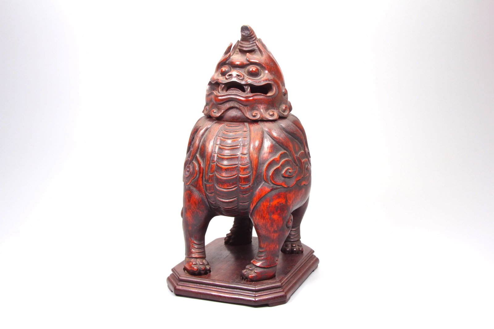 A BAMBOO CARVING LU DUAN INCENSE BURNER: A BAMBOO CARVING LU DUAN INCENSE BURNER Size:Height:29.7cm,Width:15cm,Length:15.8cm