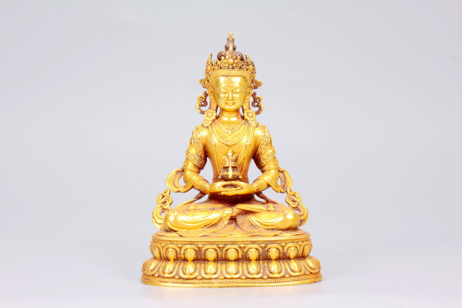 A GILT-BRONZE FIGURE OF AMITAYUS BUDDHA: A GILT-BRONZE FIGURE OF AMITAYUS BUDDHA Size:Height:9.9cm,Width:7.1cm;Weight:405grams