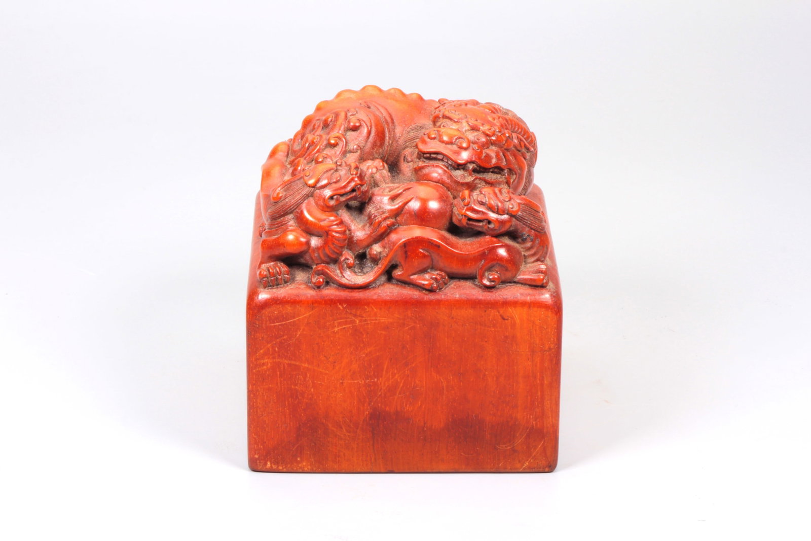 A HUANGHUALI CHI DRAGON FINIAL SEAL: A HUANGHUALI CHI DRAGON FINIAL SEAL Size:Height:10cm,Width:9.5cm,Length:9.5cm