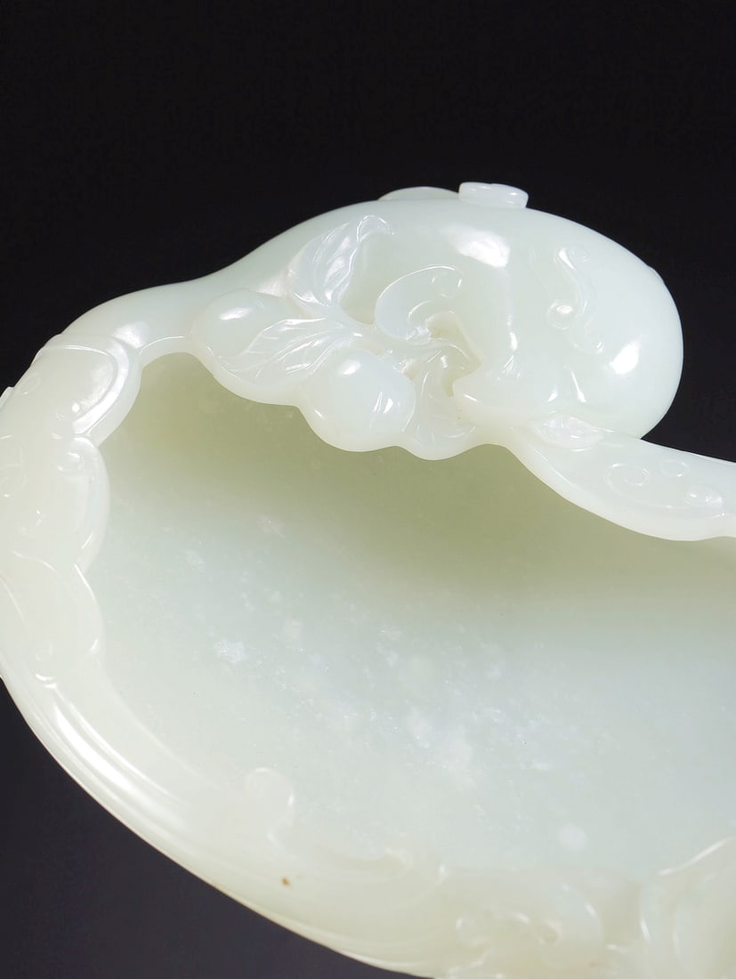 A HETIAN JADE 'PHOENIX' BRUSH WASHER - 12