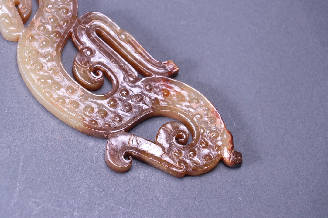 AN S-SHAPED JADE PENDANT WITH HOOKED CLOUD PATTERNS - 3