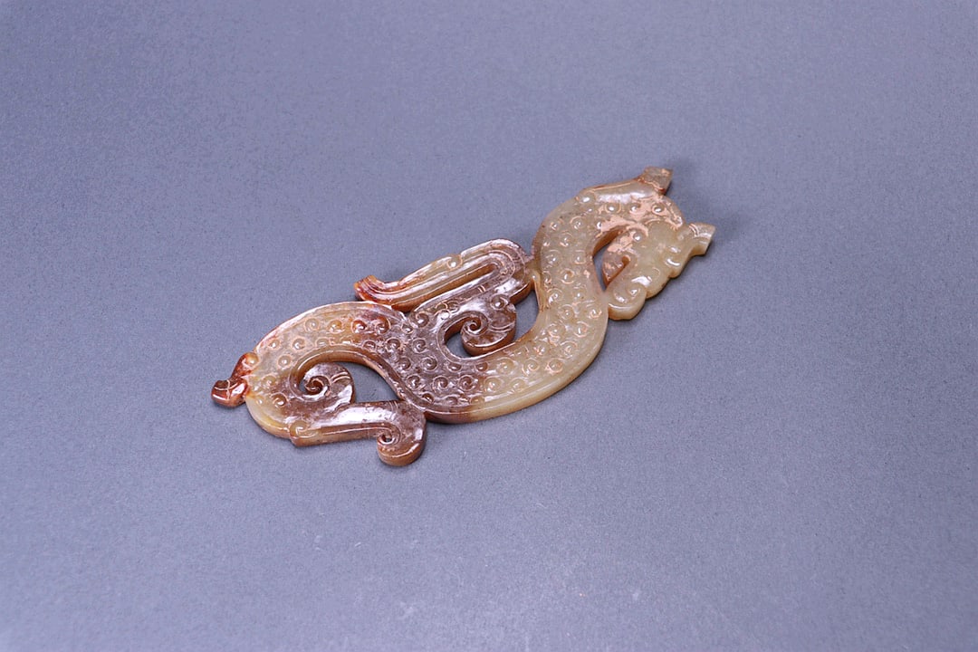 AN S-SHAPED JADE PENDANT WITH HOOKED CLOUD PATTERNS - 6
