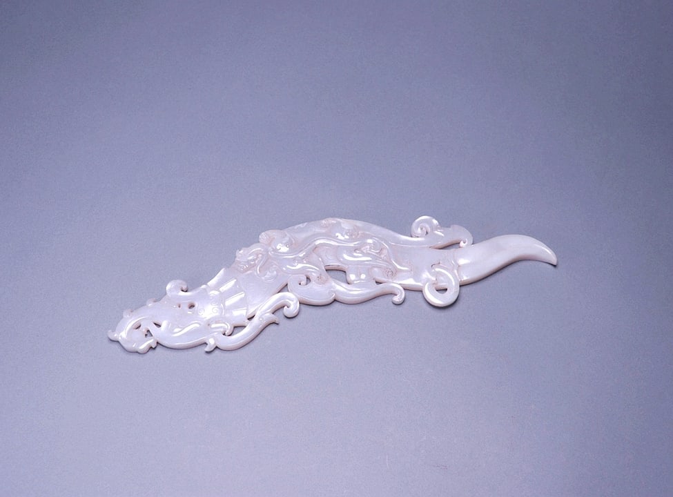 A JADE HUANG WITH CHILONG MOTIFS: A JADE HUANG WITH CHILONG MOTIFS Size:Length:28cm,Width:6cm