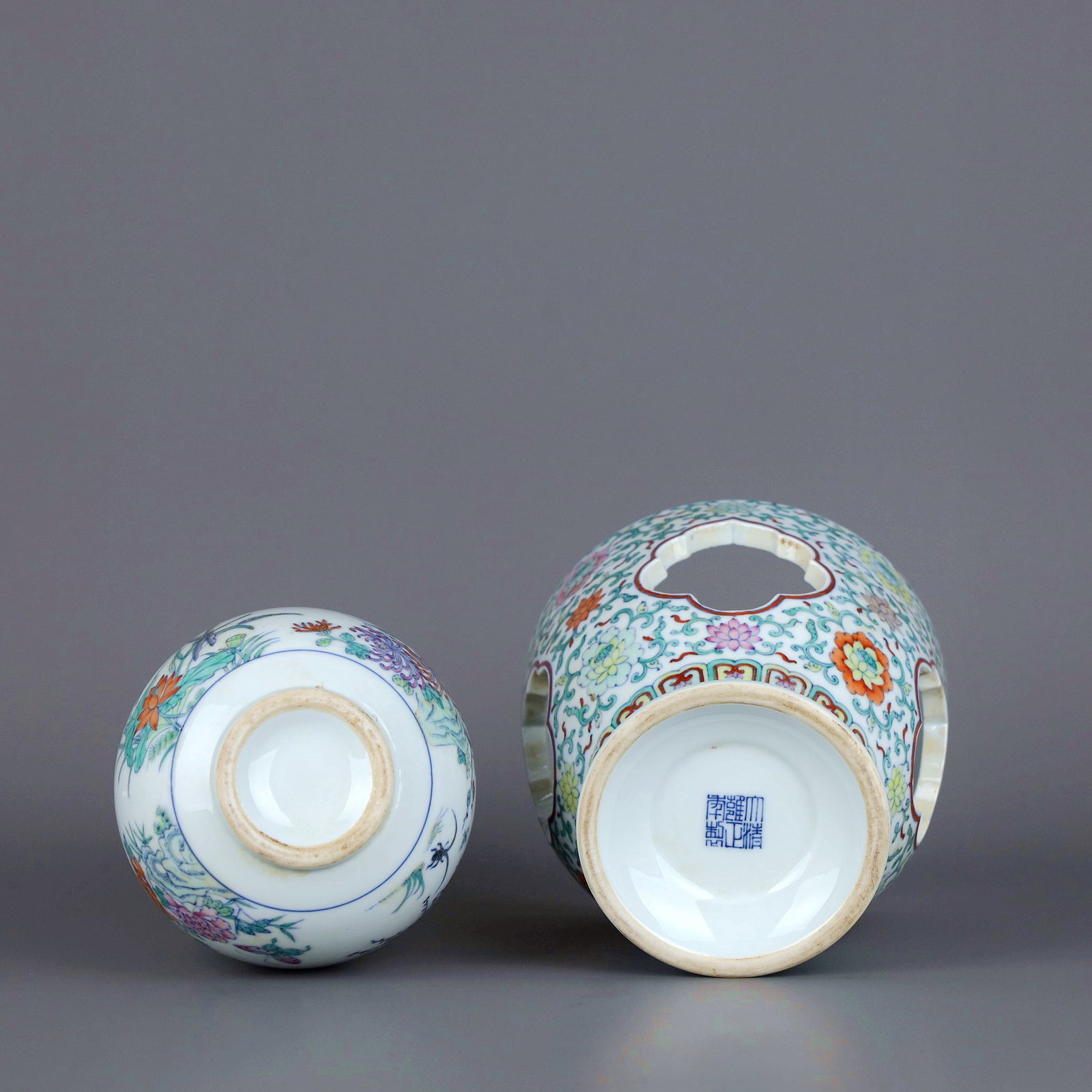 A DOUCAI LOTUS TURNING VASE - 9