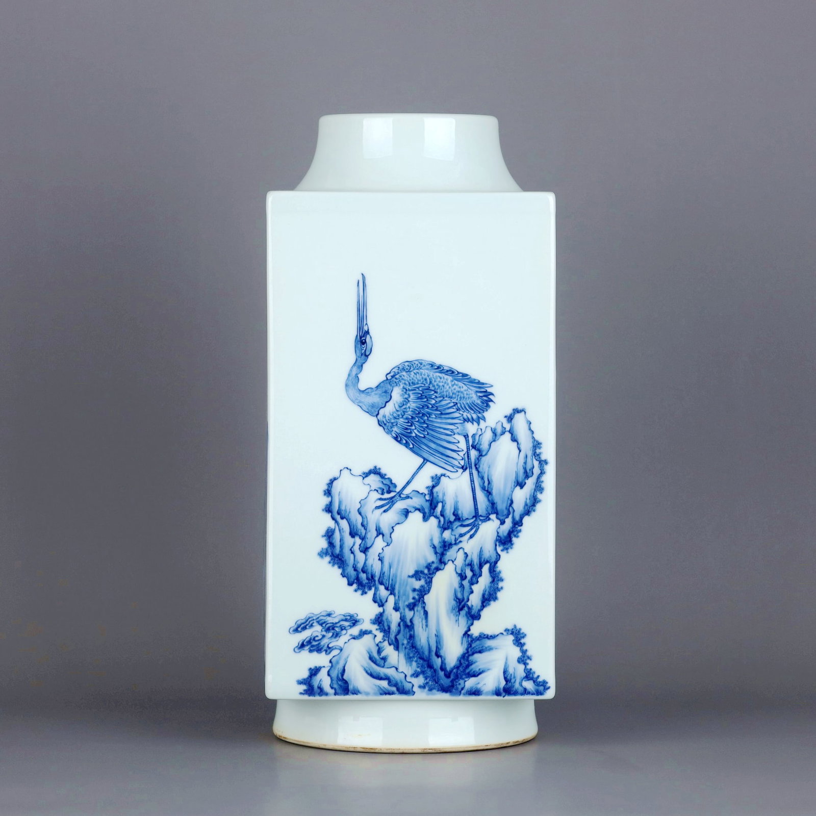 A BLUE AND WHITE LOTUS AND EGRET CONG-FORM VASE: A BLUE AND WHITE LOTUS AND EGRET CONG-FORM VASE Size:Height:31.2cm,Width:14cm