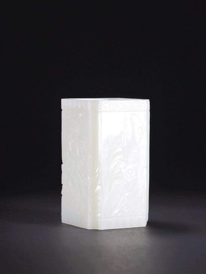 A HETIAN JADE BRUSH POT DEPICTING 'TWO QIAOS' READING WITH INSCRIPTION: A HETIAN JADE BRUSH POT DEPICTING 'TWO QIAOS' READING WITH INSCRIPTION Size:8.2*4.3*4.1cm