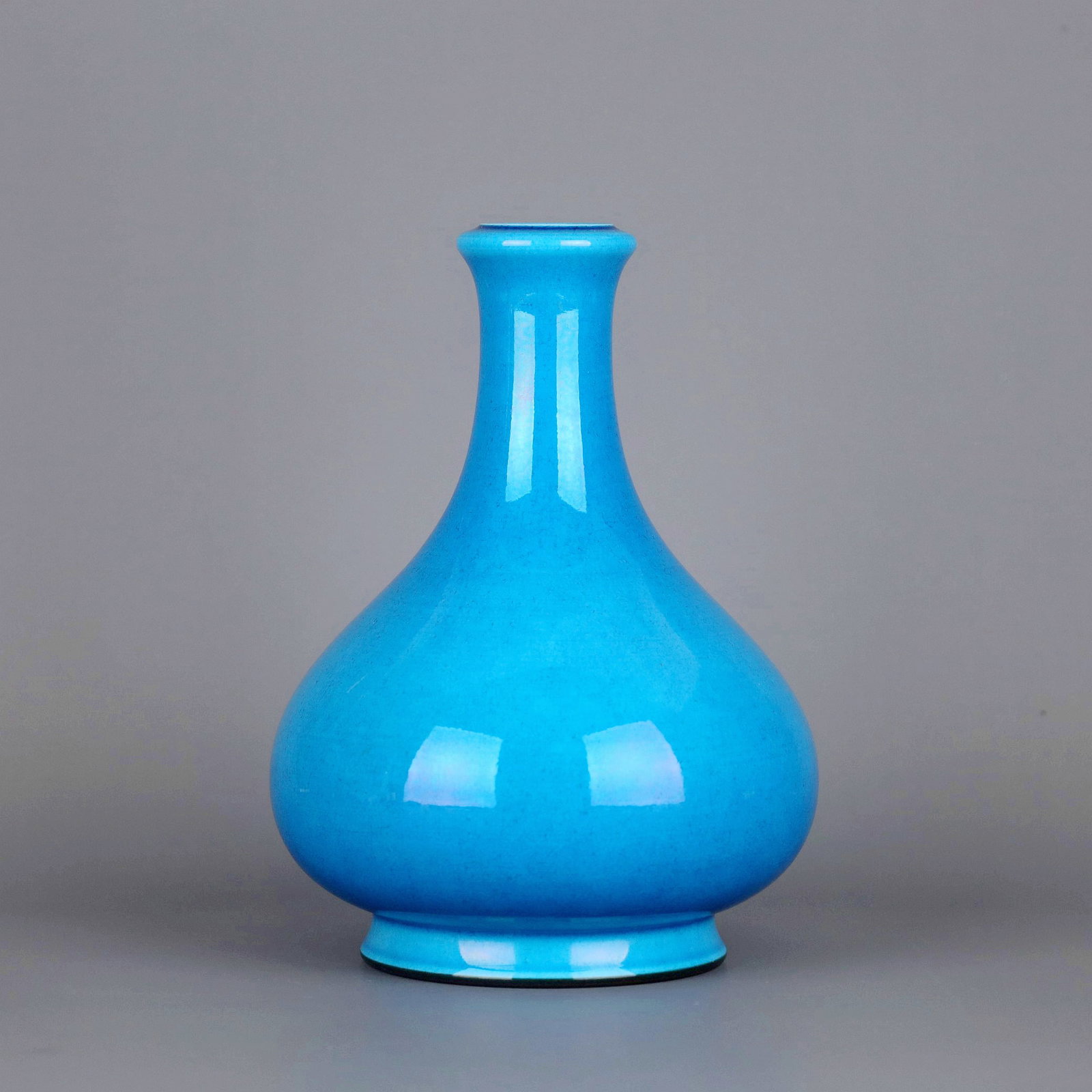 A PEACOCK BLUE GLAZED WATER CHESTNUT VASE: A PEACOCK BLUE GLAZED WATER CHESTNUT VASE Size:Height:19.7cm,Diam:14.5cm