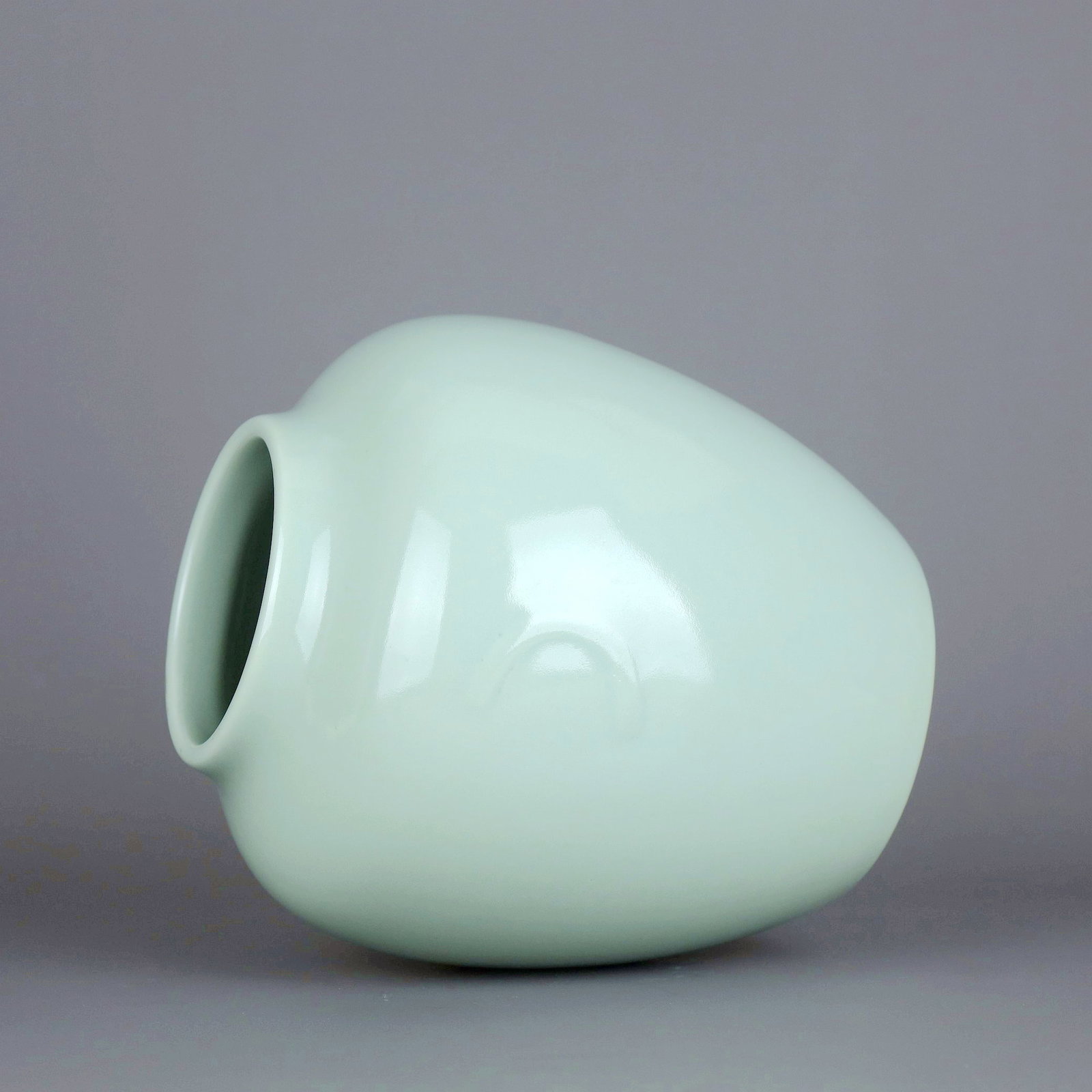 A BEAN-GREEN GLAZED MOON-EAR JAR - 4