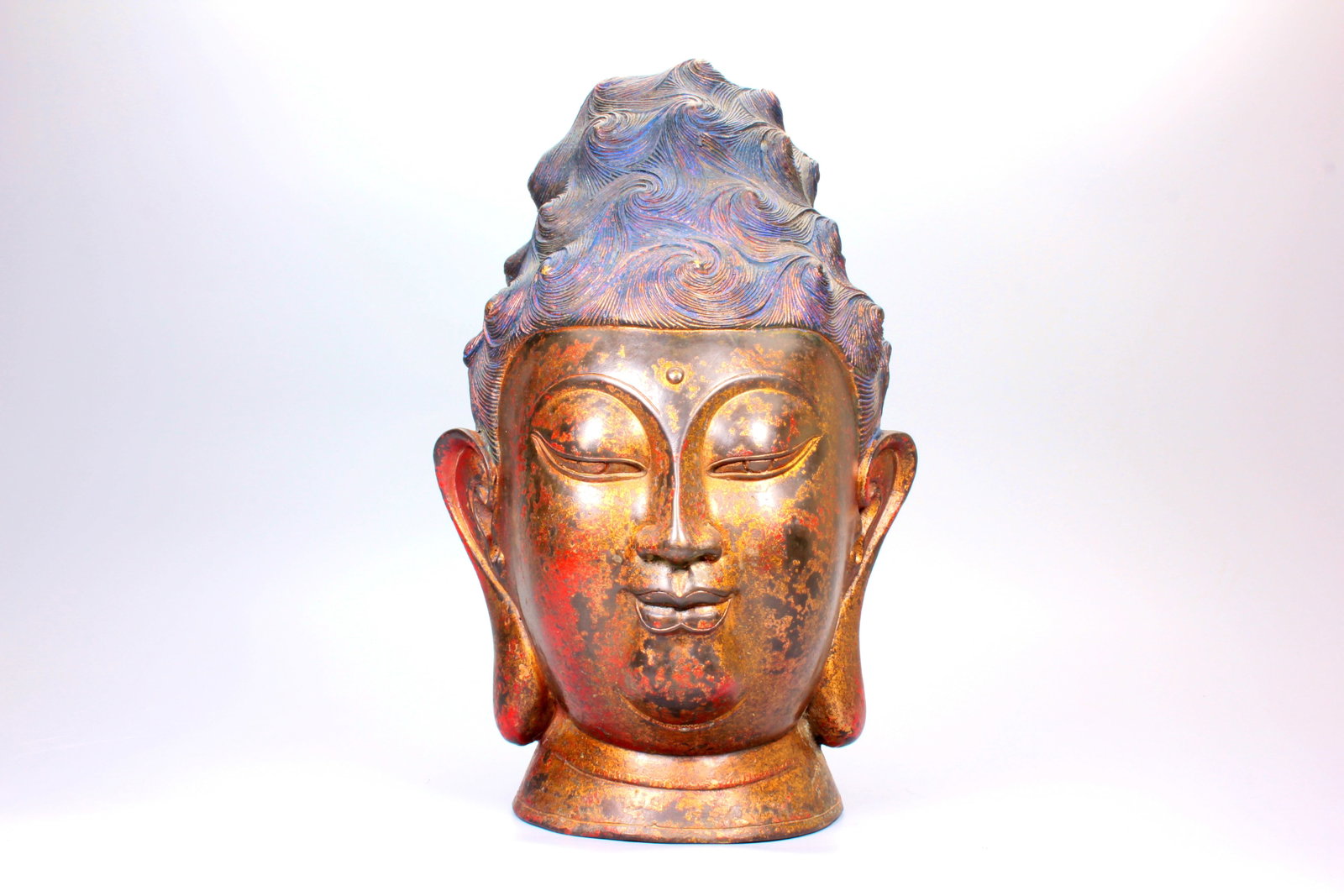 A GILT-LACQUERED BRONZE HEAD OF GUANYIN: A GILT-LACQUERED BRONZE HEAD OF GUANYIN Size:Height:34cm,Width:22cm