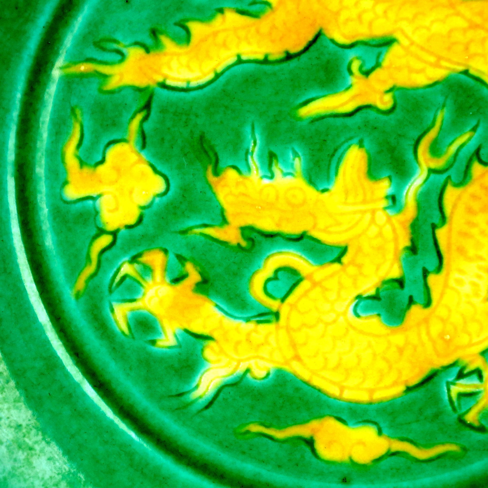 A GREEN GROUND YELLOW DRAGON DISH - 2