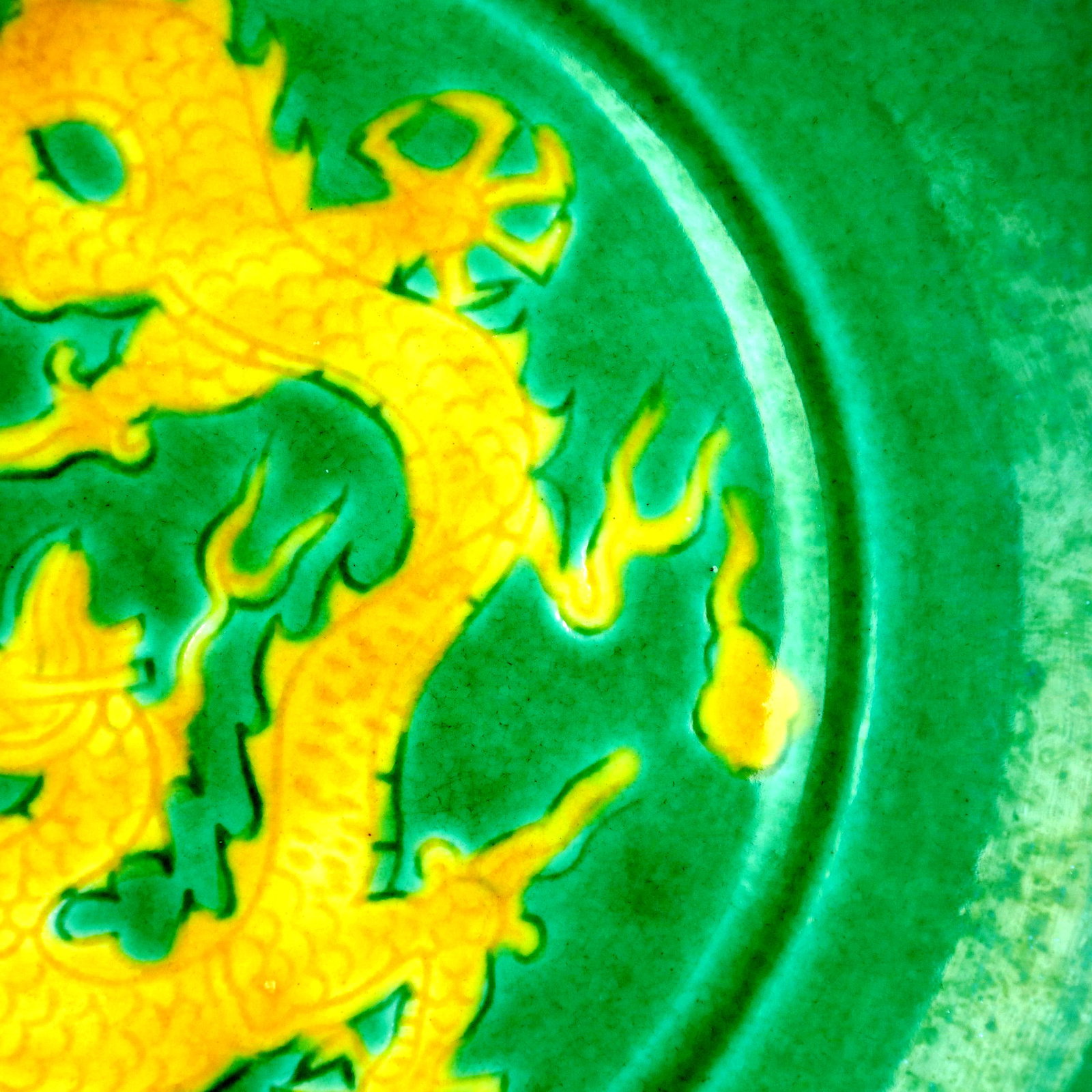 A GREEN GROUND YELLOW DRAGON DISH - 3