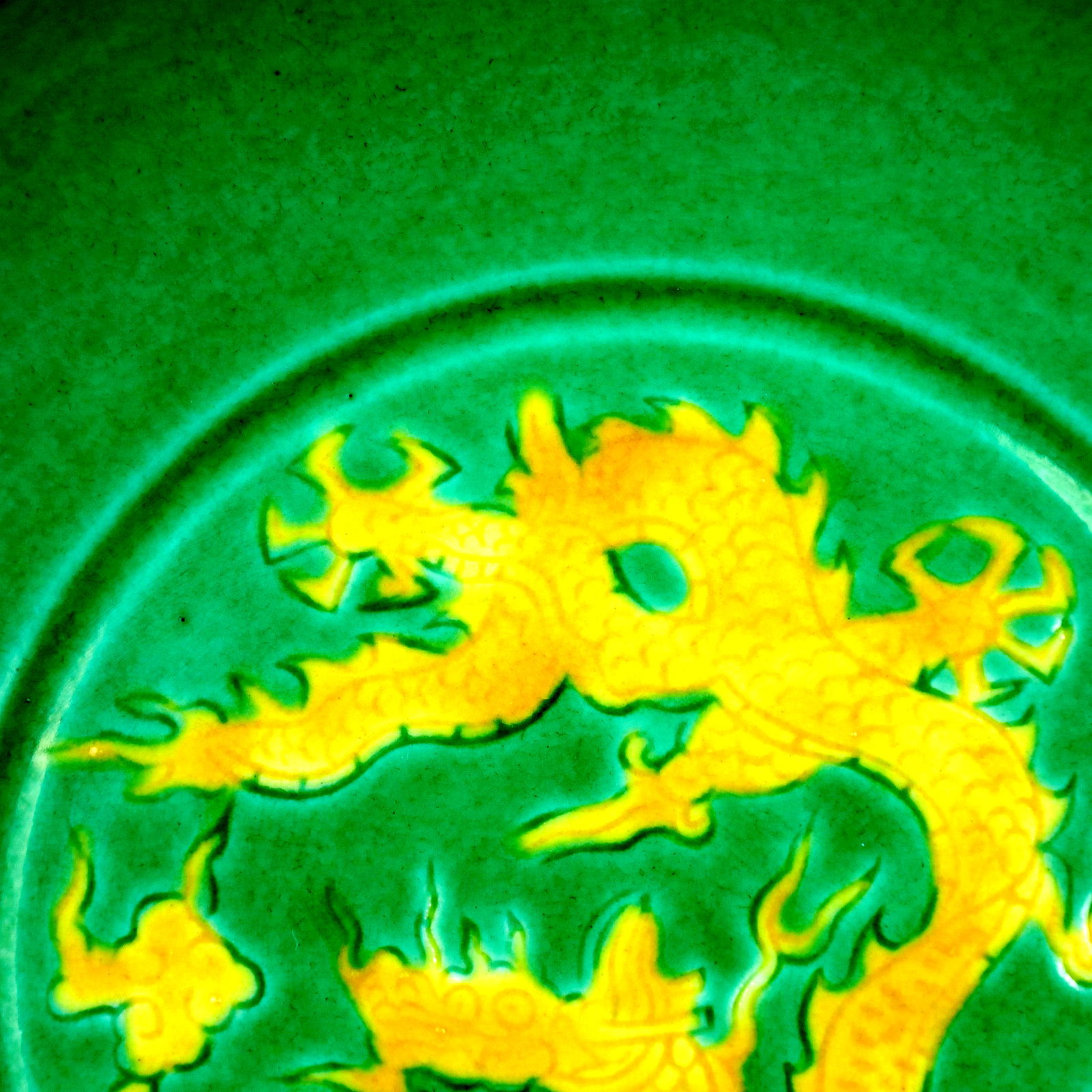 A GREEN GROUND YELLOW DRAGON DISH - 4