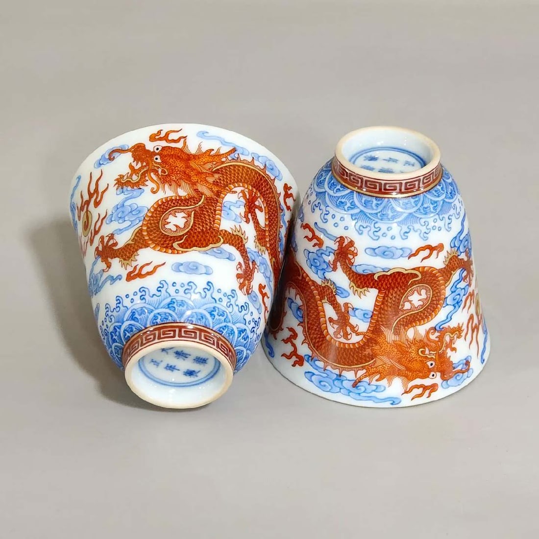 Pair of Blue and White Orange Draw Sea Wave and Dragon Pattern Porcelain Cup: Pair of Blue and White Orange Draw Sea Wave and Dragon Pattern Porcelain Cup (6.3 x 5.7cm)
