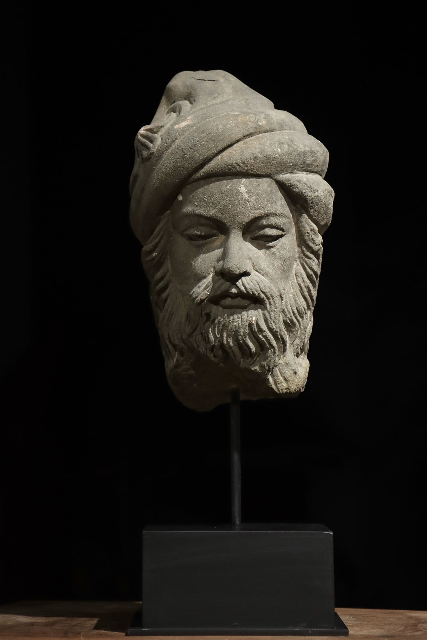 Grey Stone Man Head Figure: Grey Stone Man Head Figure (28cm)