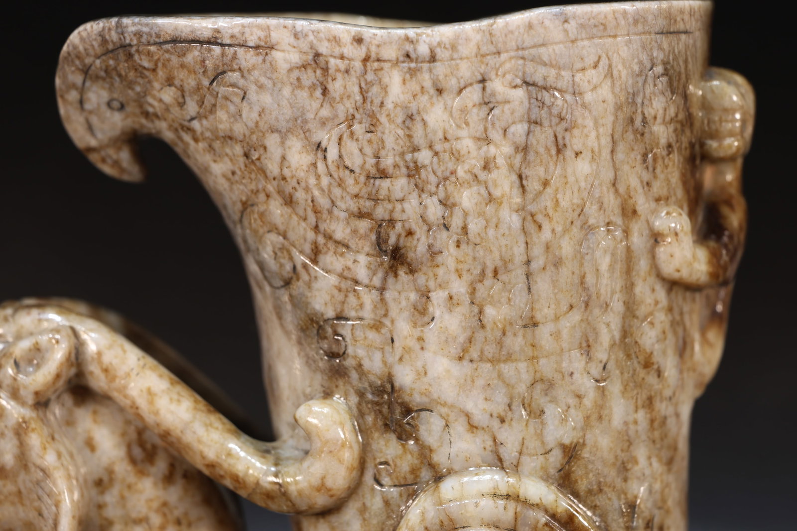 Jade Carved Phoenix Pattern Beast Shape Cup - 2