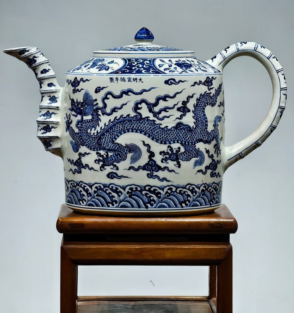 Blue and White Cloud and Dragon Pattern Porcelain Pot: Blue and White Cloud and Dragon Pattern Porcelain Pot (75 x 49 x 43cm)