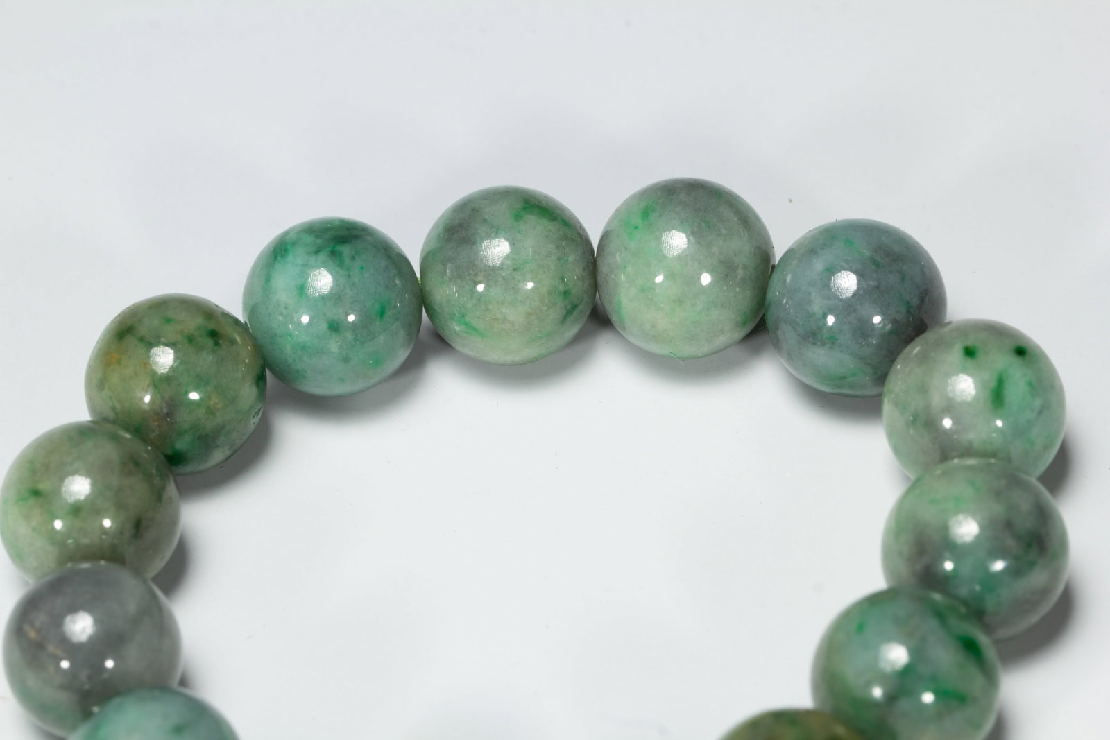 A CHINESE JADEITE BEAD BRACELET - 3