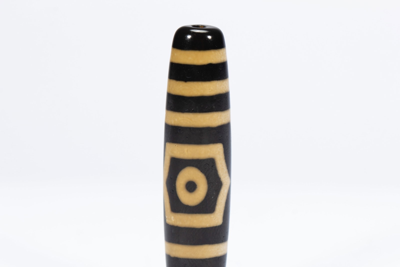 A CHINESE SINGLE SQUARE EYE DZI BEAD - 2