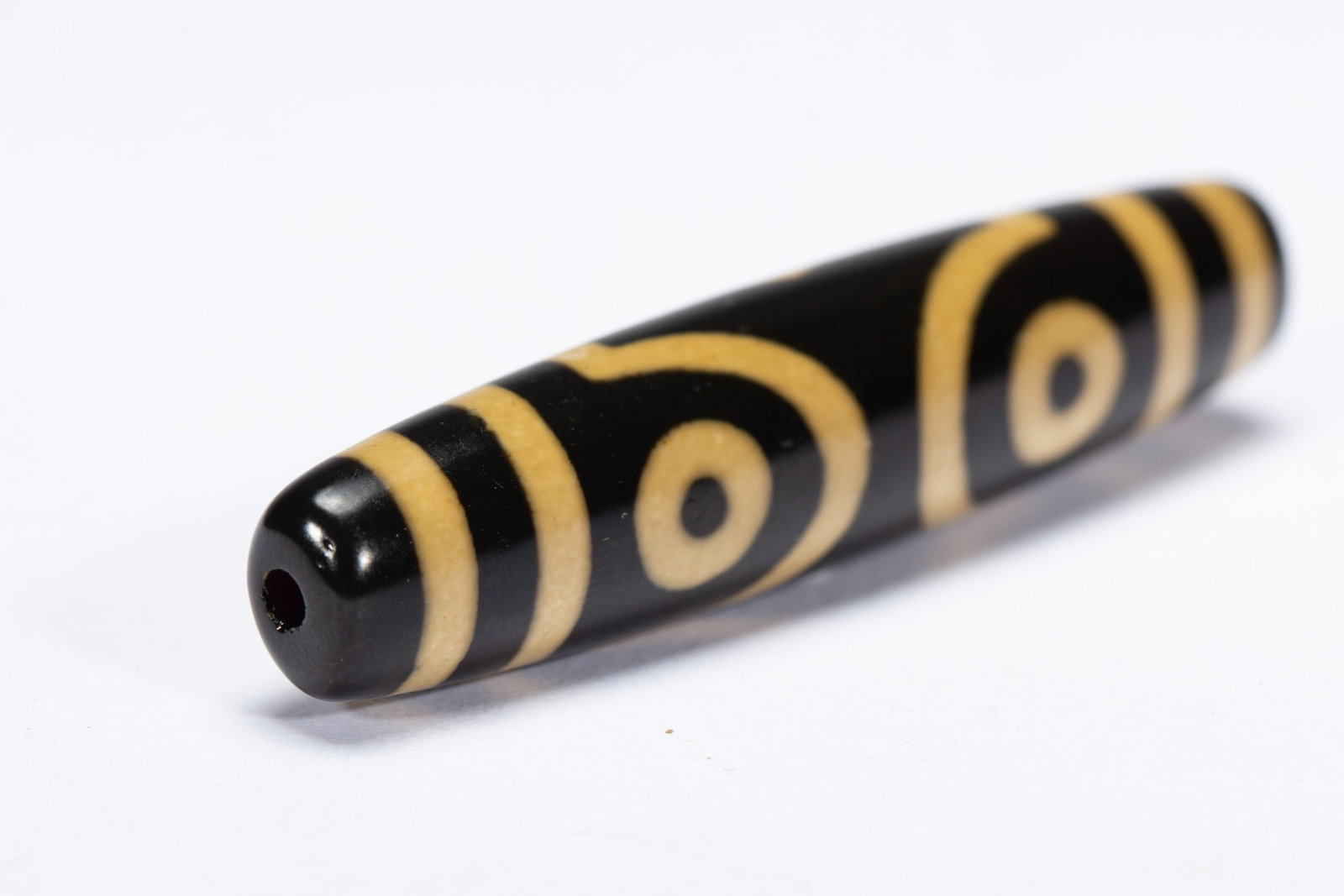 A CHINESE SINGLE SQUARE EYE DZI BEAD - 6