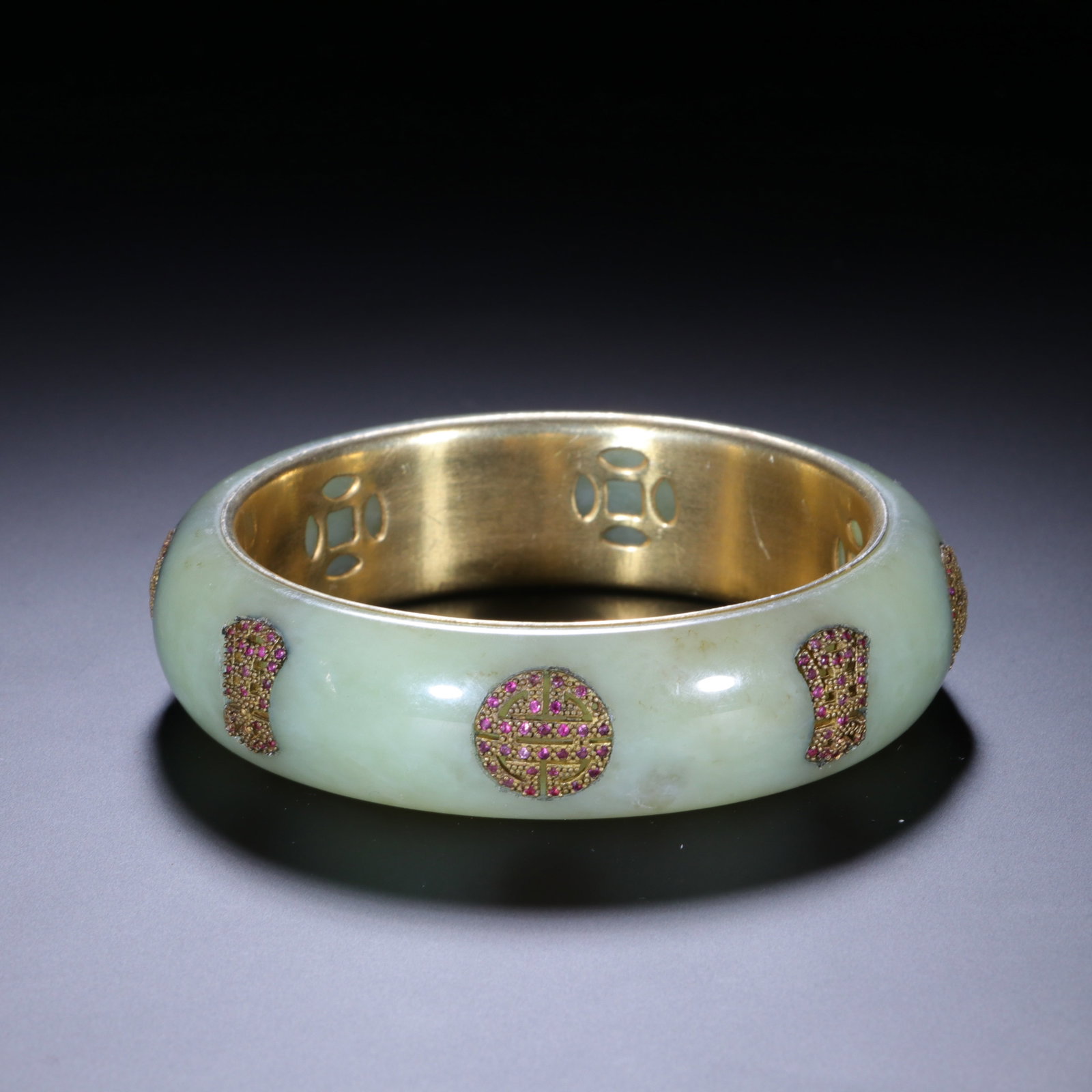 A HARDSTONES INLAID JADE BANGLE - 3