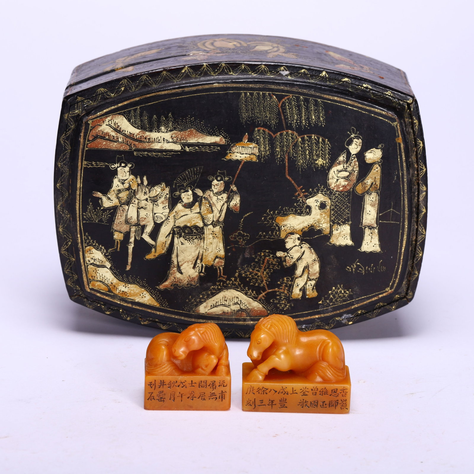 A PAIR OF CHINESE TIANHUANG STONE HORSE SEALS: A PAIR OF CHINESE TIANHUANG STONE HORSE SEALS (4.5 x 2.5 x 4cm,Weight 110g)