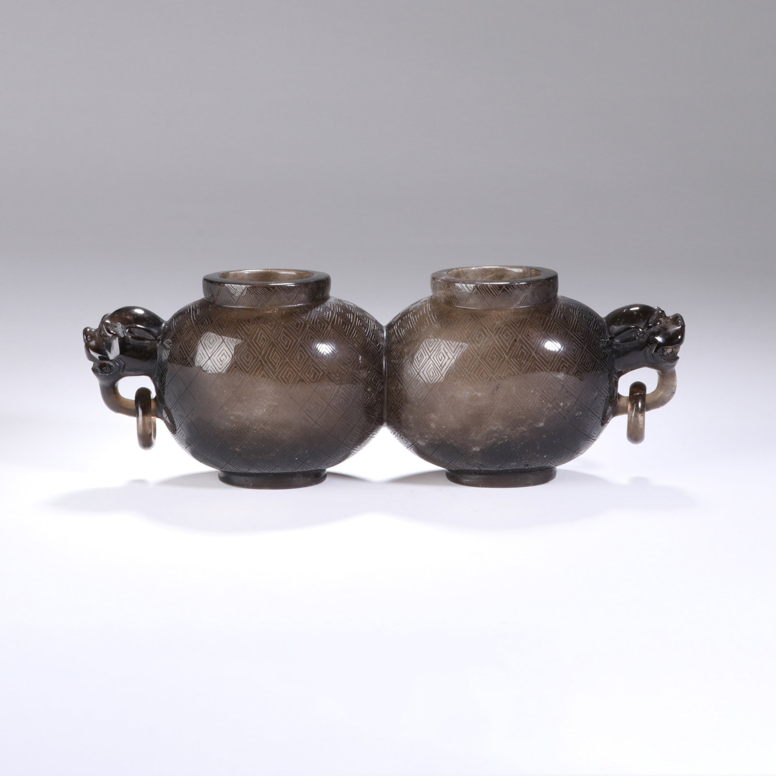 A CHINESE SMOKY QUARTZ TWIN VESSEL: A CHINESE SMOKY QUARTZ TWIN VESSEL (7 x 20cm)