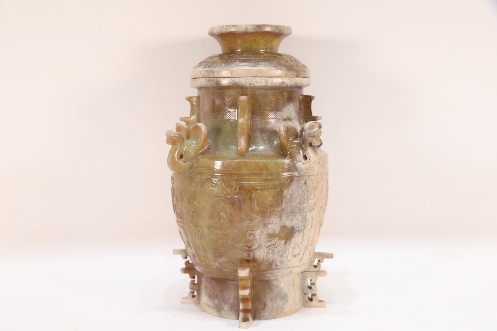 Jade Carved Beast Face Pattern Lid Pot: Jade Carved Beast Face Pattern Lid Pot (19.5 x 13.5cm)