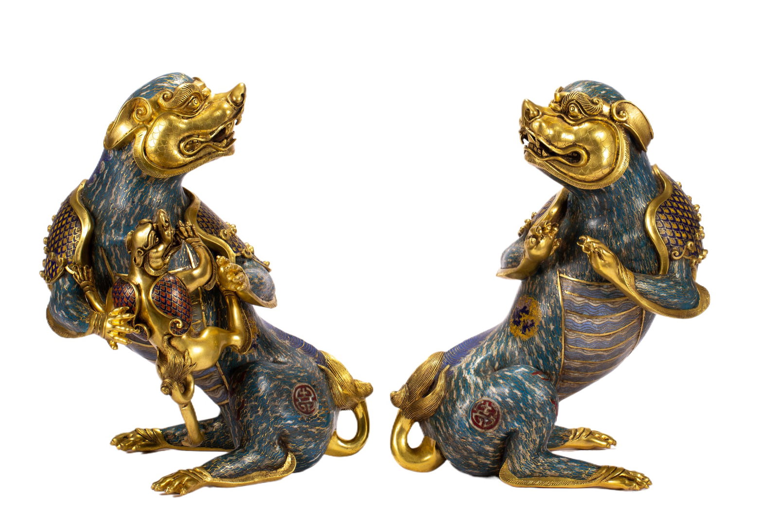 A PAIR OF CHINESE CLOISONNE MYTHICAL BEASTS: A PAIR OF CHINESE CLOISONNE MYTHICAL BEASTS (25 x 20 x 35cm,Weight 7990g)