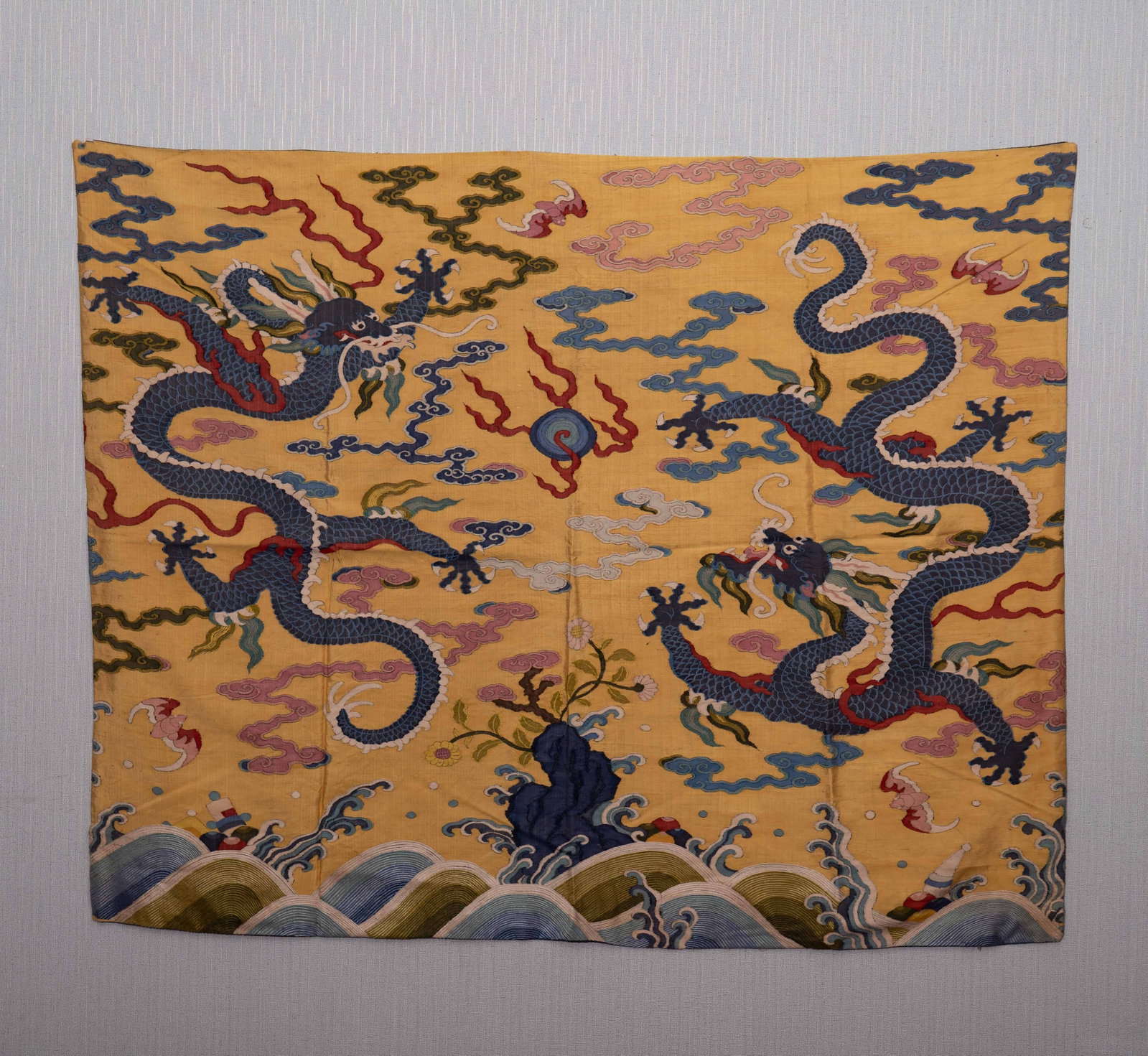 A CHINESE KESI "TWO DRAGONS CHASING PEARL" TEXTILE PANEL: A CHINESE KESI "TWO DRAGONS CHASING PEARL" TEXTILE PANEL (129 x 105cm)