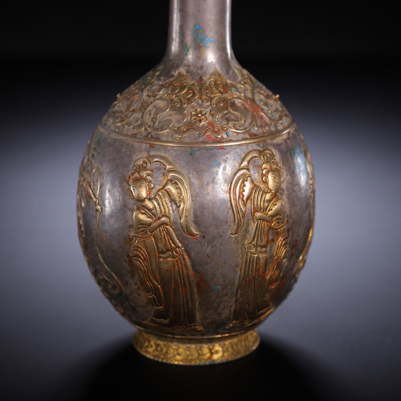 A SILVER PARTLY GILT BOTTLE VASE - 3