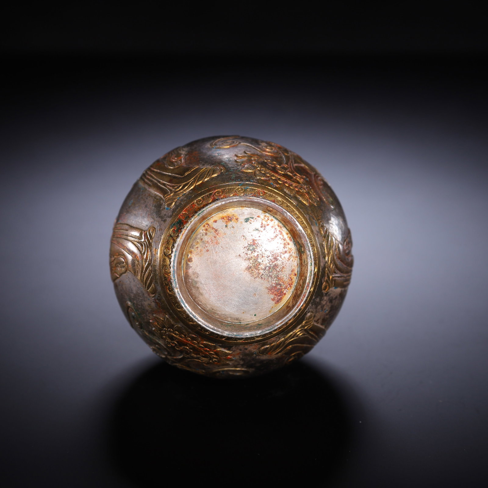 A SILVER PARTLY GILT BOTTLE VASE - 9