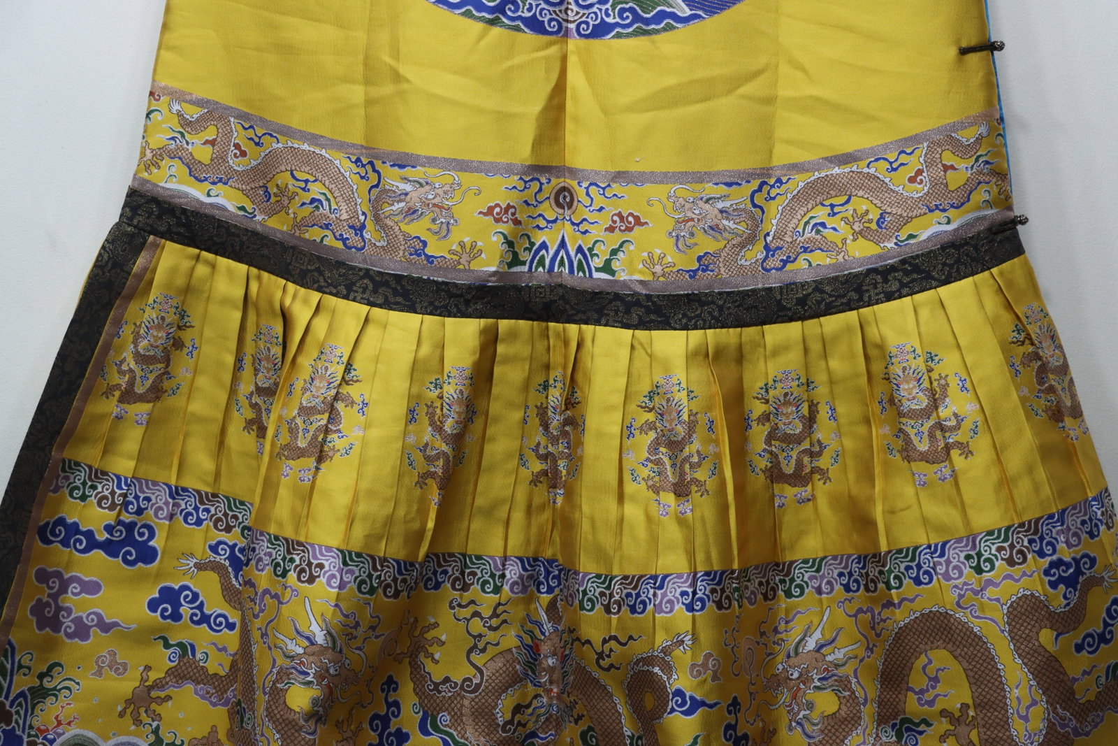 Silk Embroidery Cloud and Dragon Pattern Dragon Robe - 11