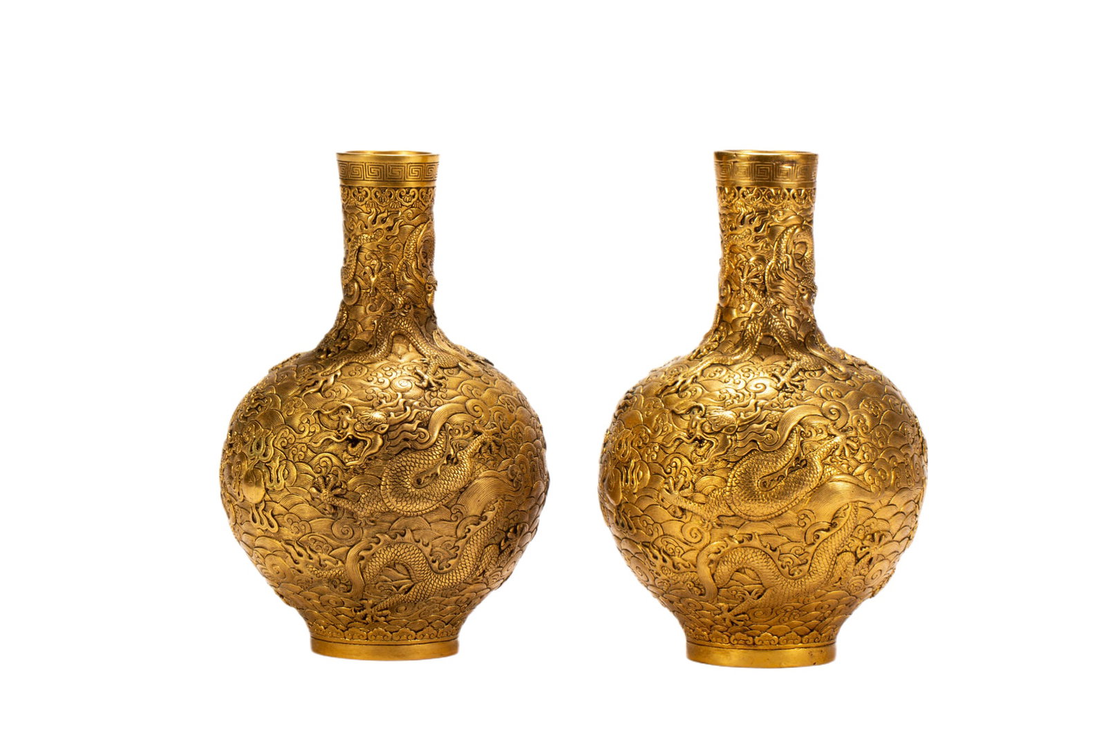 A PAIR OF CHINESE GILT BRONZE DRAGON TIANQIUPING VASES: A PAIR OF CHINESE GILT BRONZE DRAGON TIANQIUPING VASES (13 x 20cm,Weight 2680g)