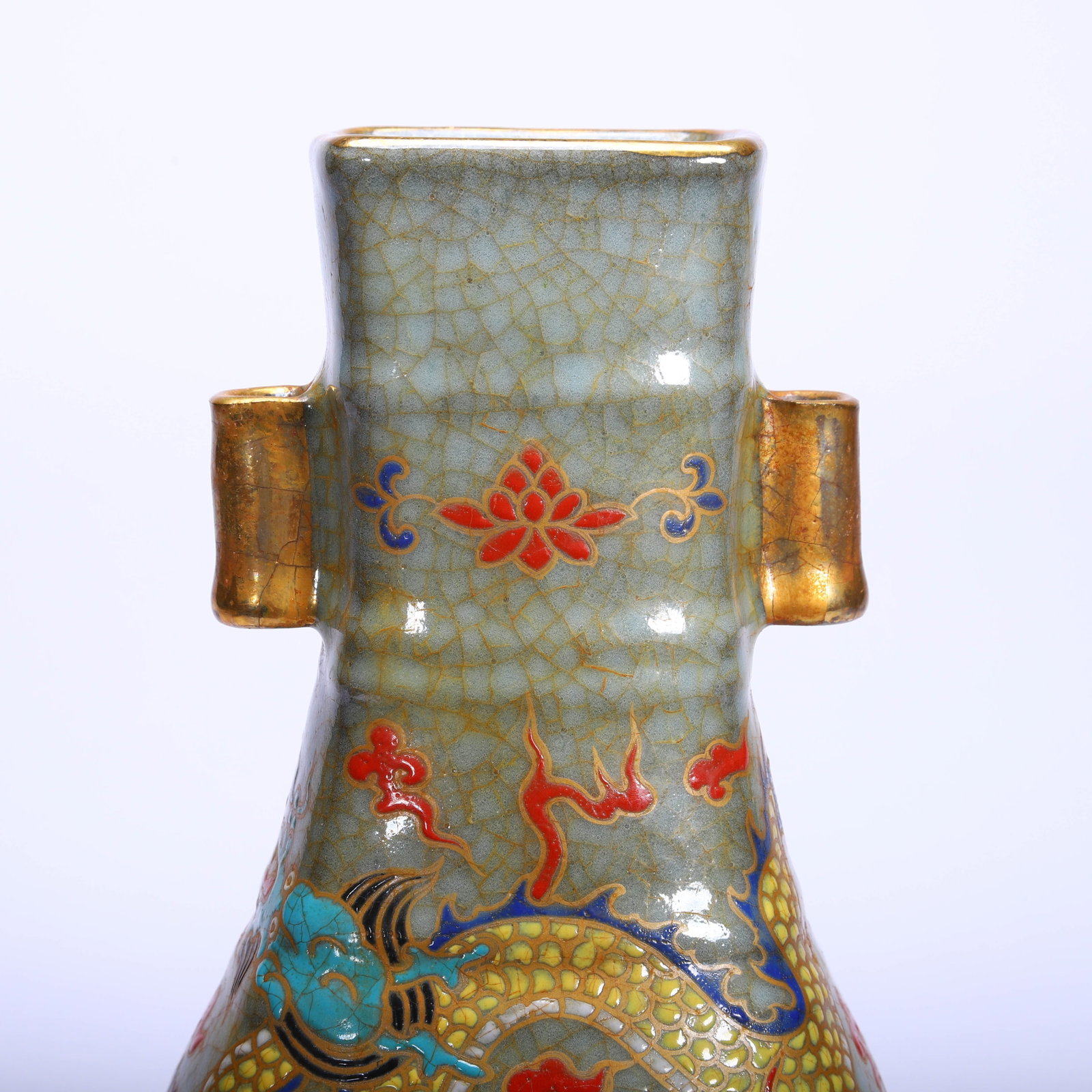 A CHINESE GUAN WARE DRAGON PATTERN ARROW VASE - 2