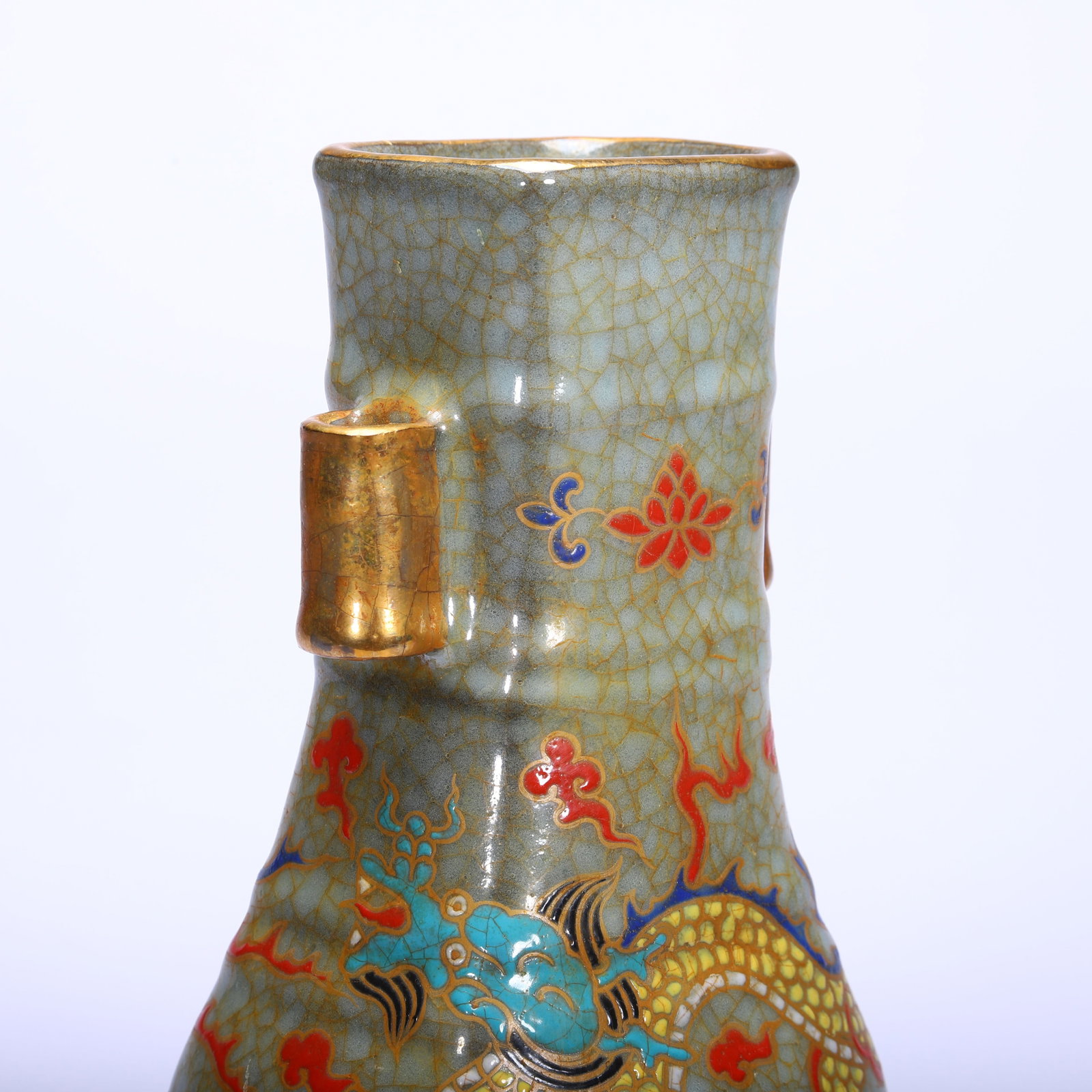 A CHINESE GUAN WARE DRAGON PATTERN ARROW VASE - 5