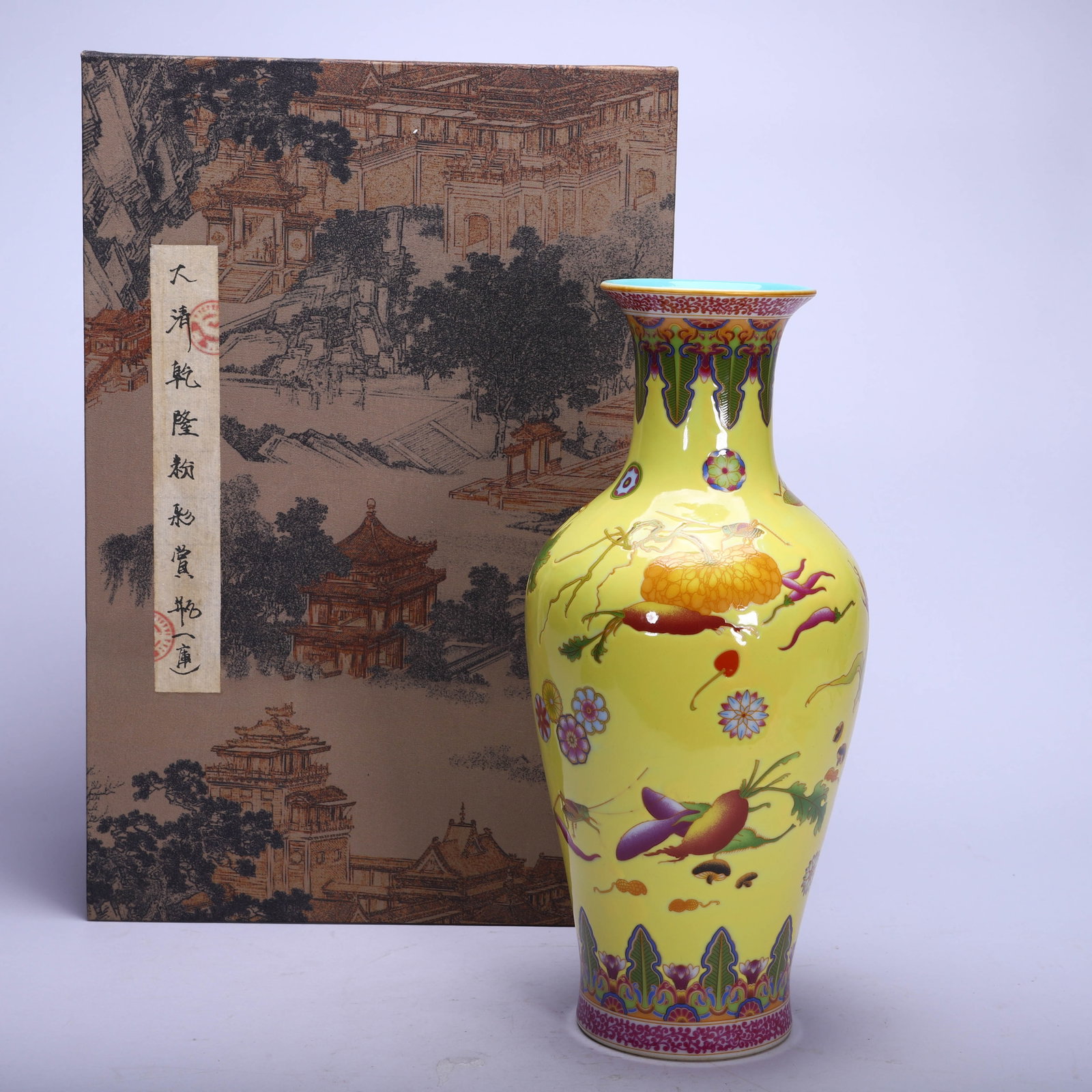 CHINESE FAMILLE ROSE YELLOW-GROUND VASE: CHINESE FAMILLE ROSE YELLOW-GROUND VASE (11 x 11 x 26cm,Weight 870g)