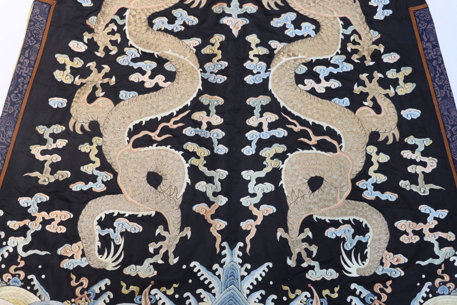 Silk Embroidery Cloud and Dragon Pattern Dragon Robe - 10