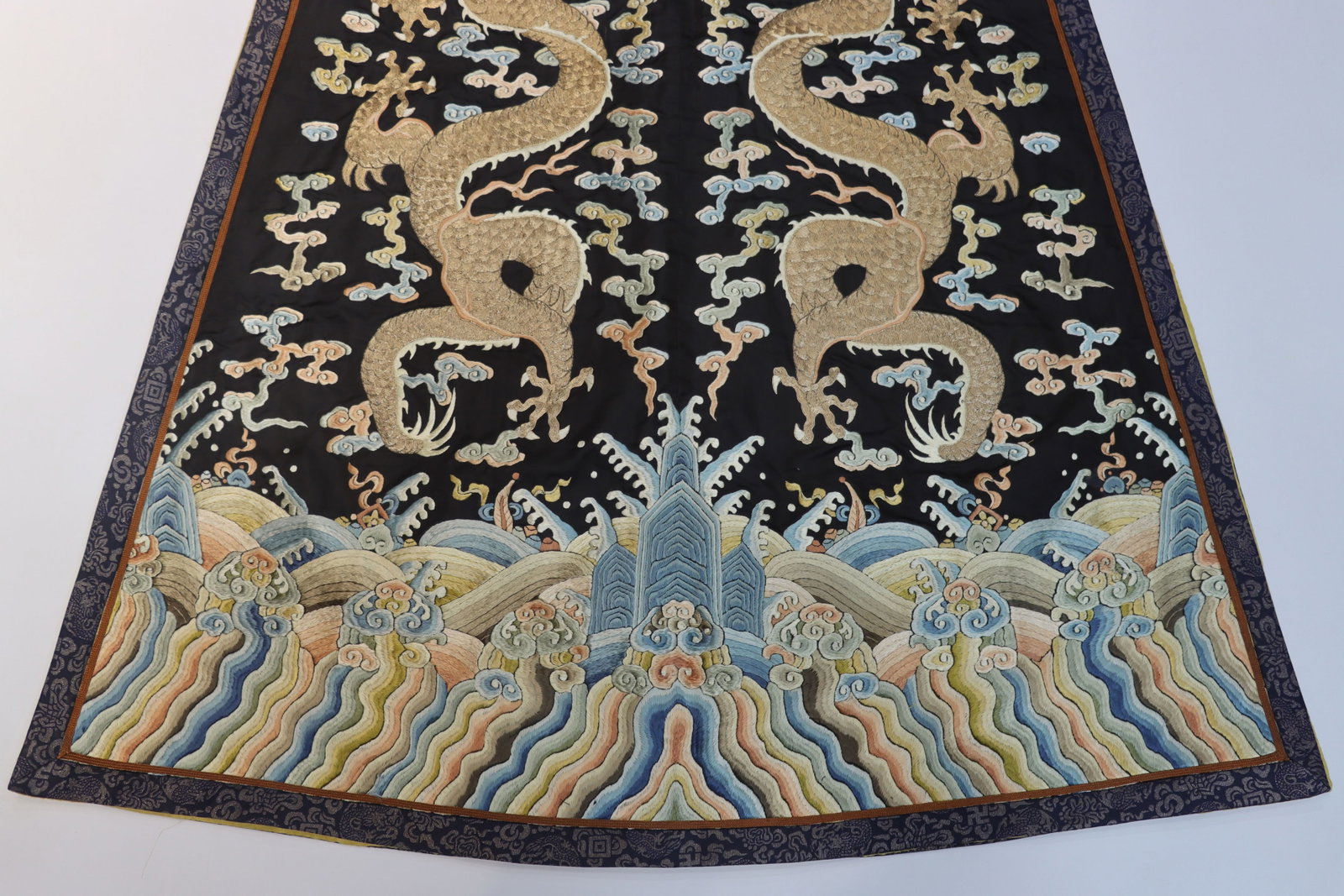 Silk Embroidery Cloud and Dragon Pattern Dragon Robe - 11