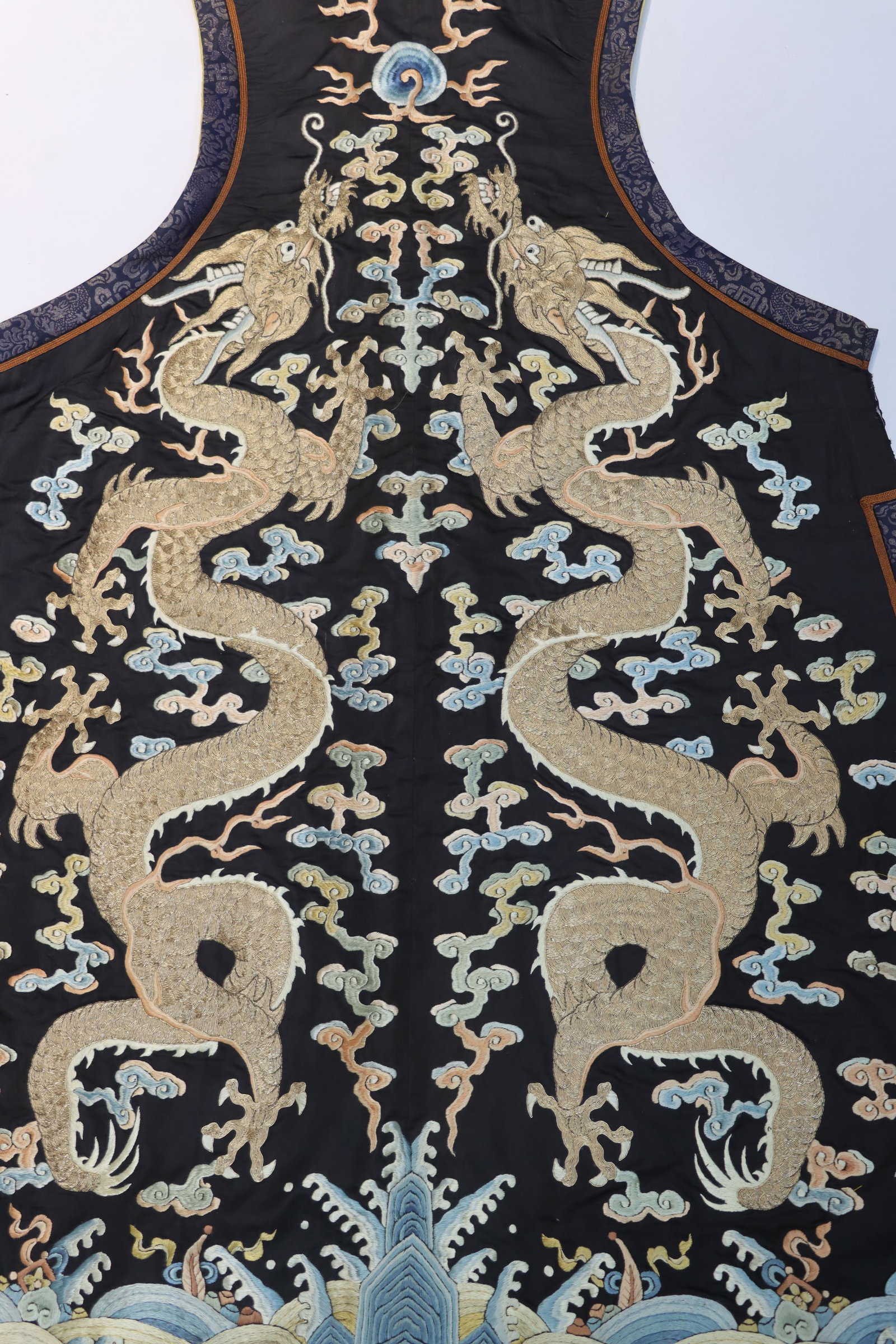 Silk Embroidery Cloud and Dragon Pattern Dragon Robe - 12