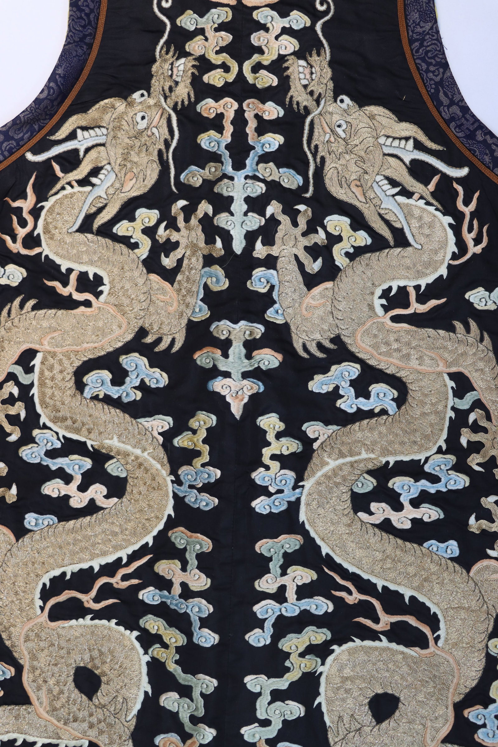 Silk Embroidery Cloud and Dragon Pattern Dragon Robe - 13