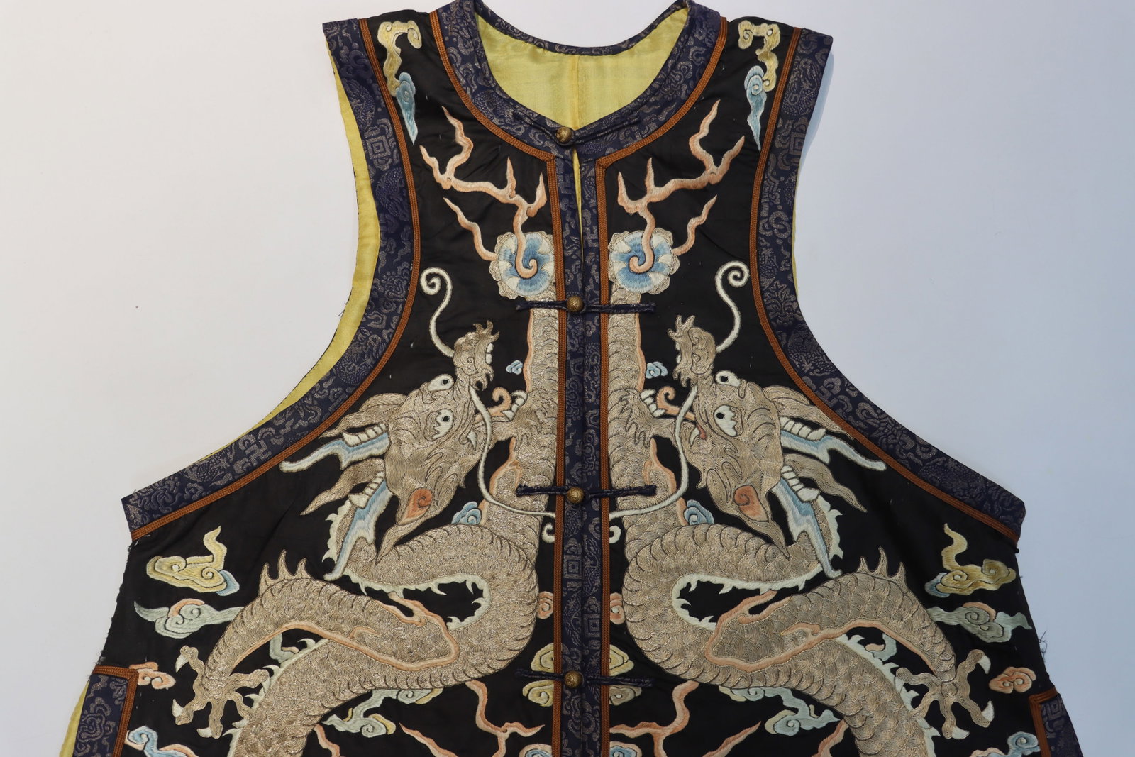 Silk Embroidery Cloud and Dragon Pattern Dragon Robe - 2