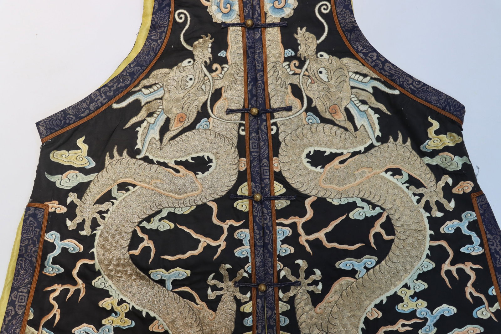 Silk Embroidery Cloud and Dragon Pattern Dragon Robe - 3