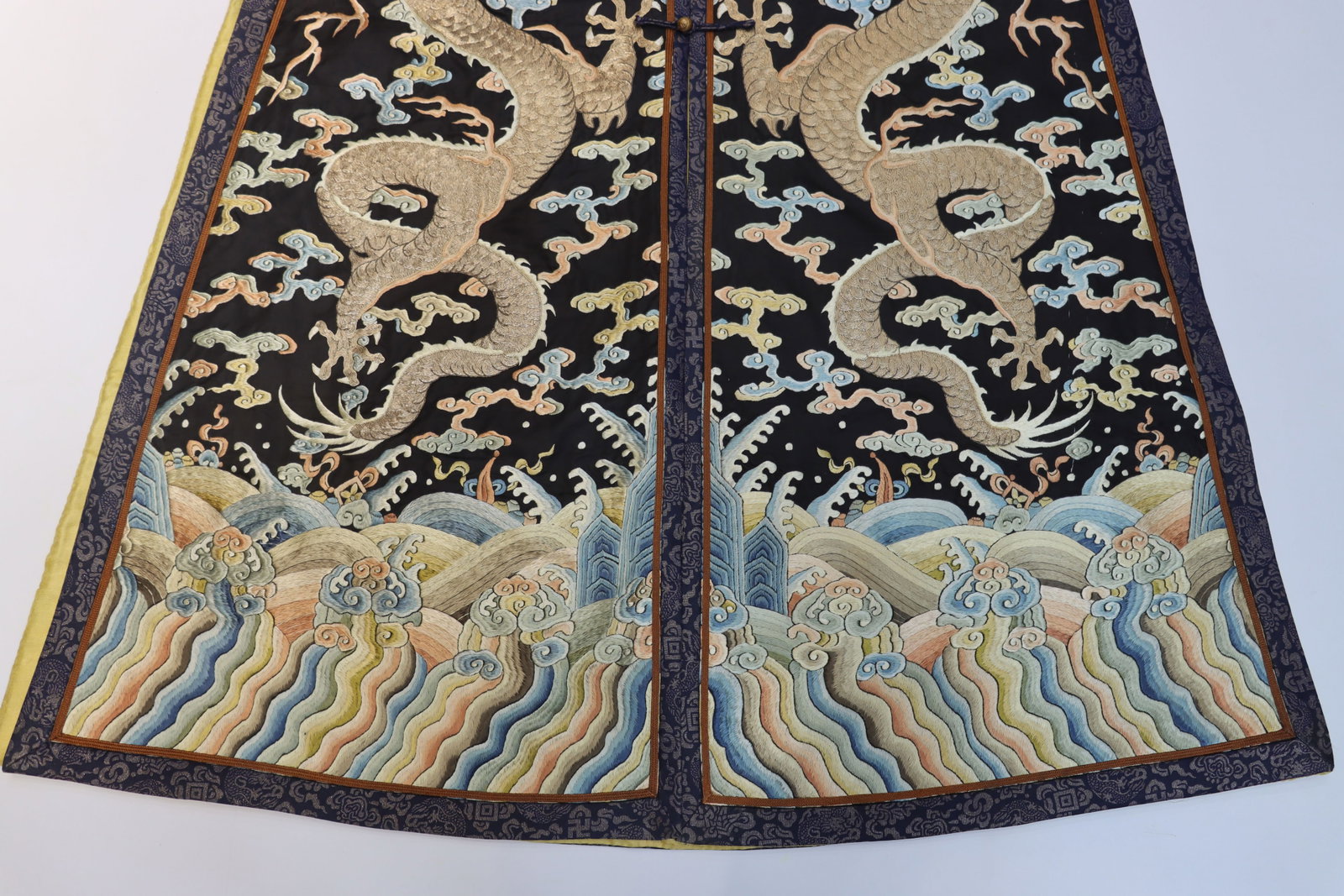 Silk Embroidery Cloud and Dragon Pattern Dragon Robe - 5