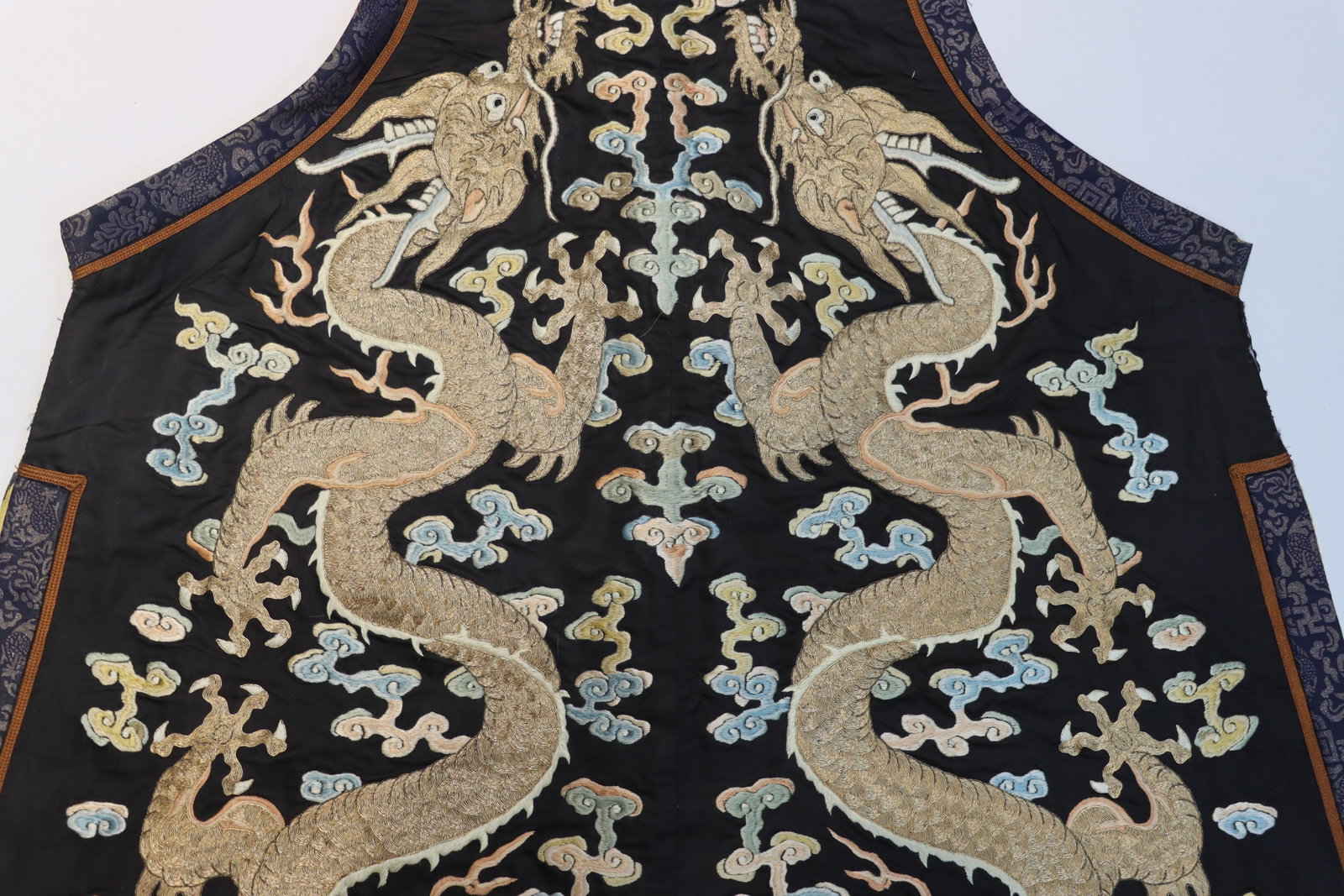 Silk Embroidery Cloud and Dragon Pattern Dragon Robe - 9