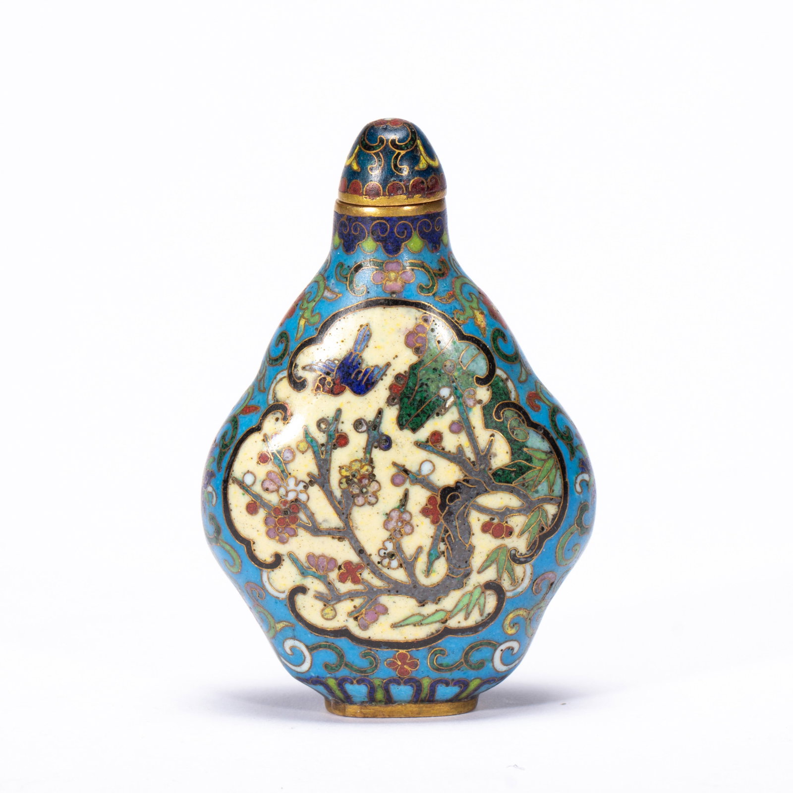 A CHINESE CLOISONNE FLORAL BIRD SNUFF BOTTLE: A CHINESE CLOISONNE FLORAL BIRD SNUFF BOTTLE (5 x 2 x 7.5cm,Weight 80g)