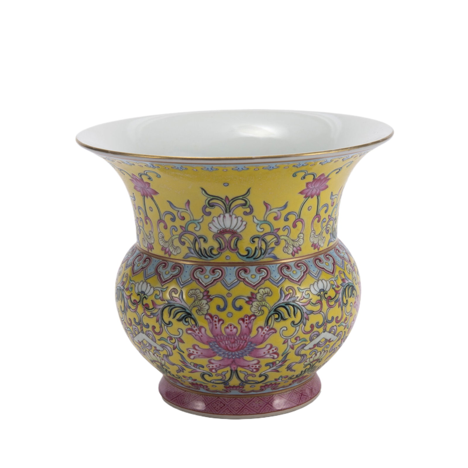 A YELLOW GROUND AND FAMILLE ROSE SPITTON ZHADOU: A YELLOW GROUND AND FAMILLE ROSE SPITTON ZHADOU (8.4 x 15.5 x 13.5cm,Weight 640g)