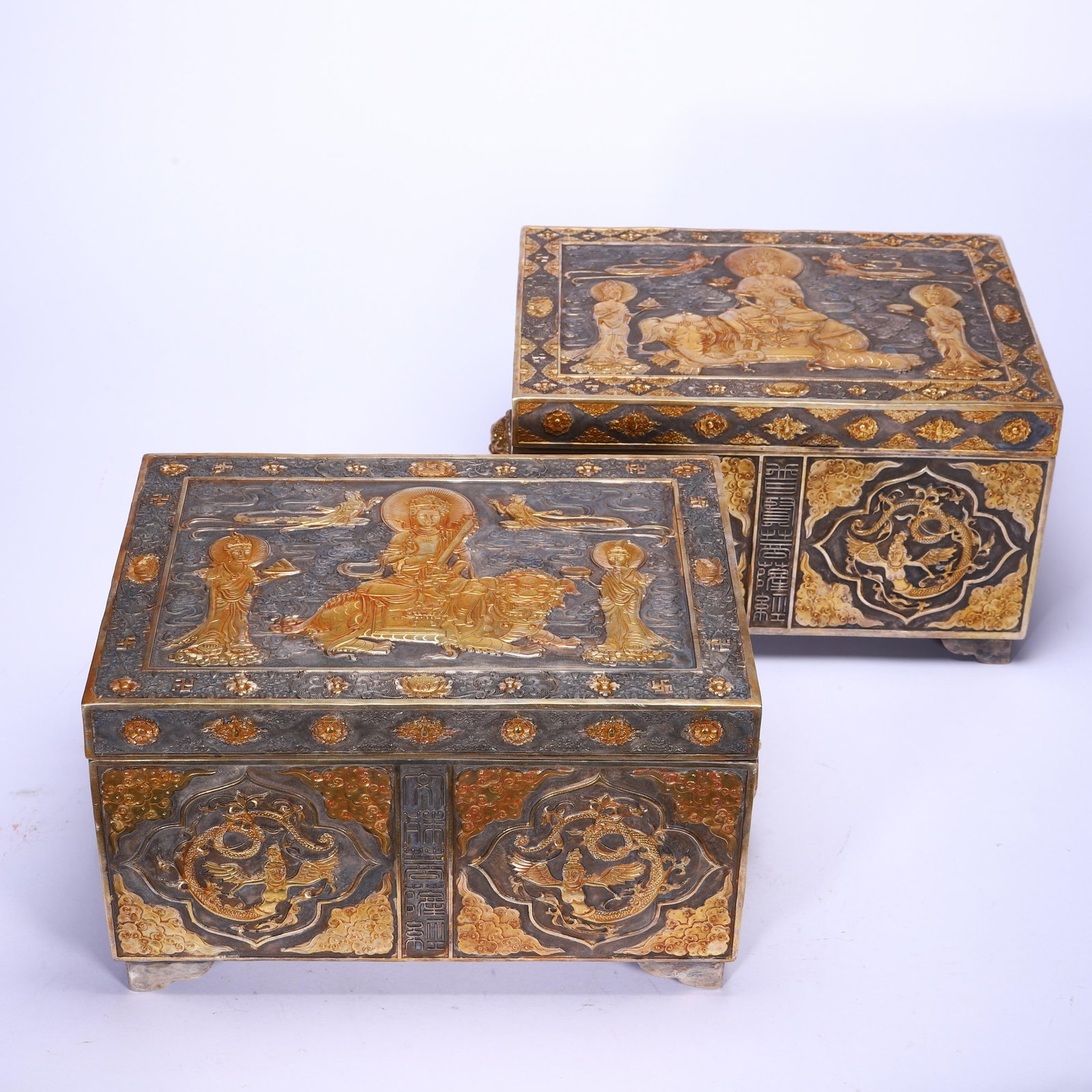 A PAIR OF CHINESE GILT-BRONZE SCRIPTURE BOXES: A PAIR OF CHINESE GILT-BRONZE SCRIPTURE BOXES (28 x 20 x 16.5cm)