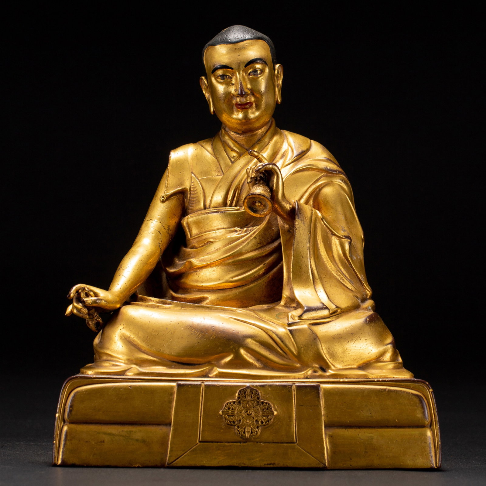 A CHINESE GILT BRONZE LAMA FIGURE: A CHINESE GILT BRONZE LAMA FIGURE (17 x 11 x 20cm,Weight 3070g)