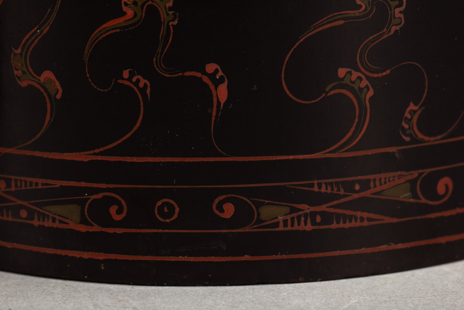 A CHINESE LACQUER CYLINDRICAL COVERED BOX - 8