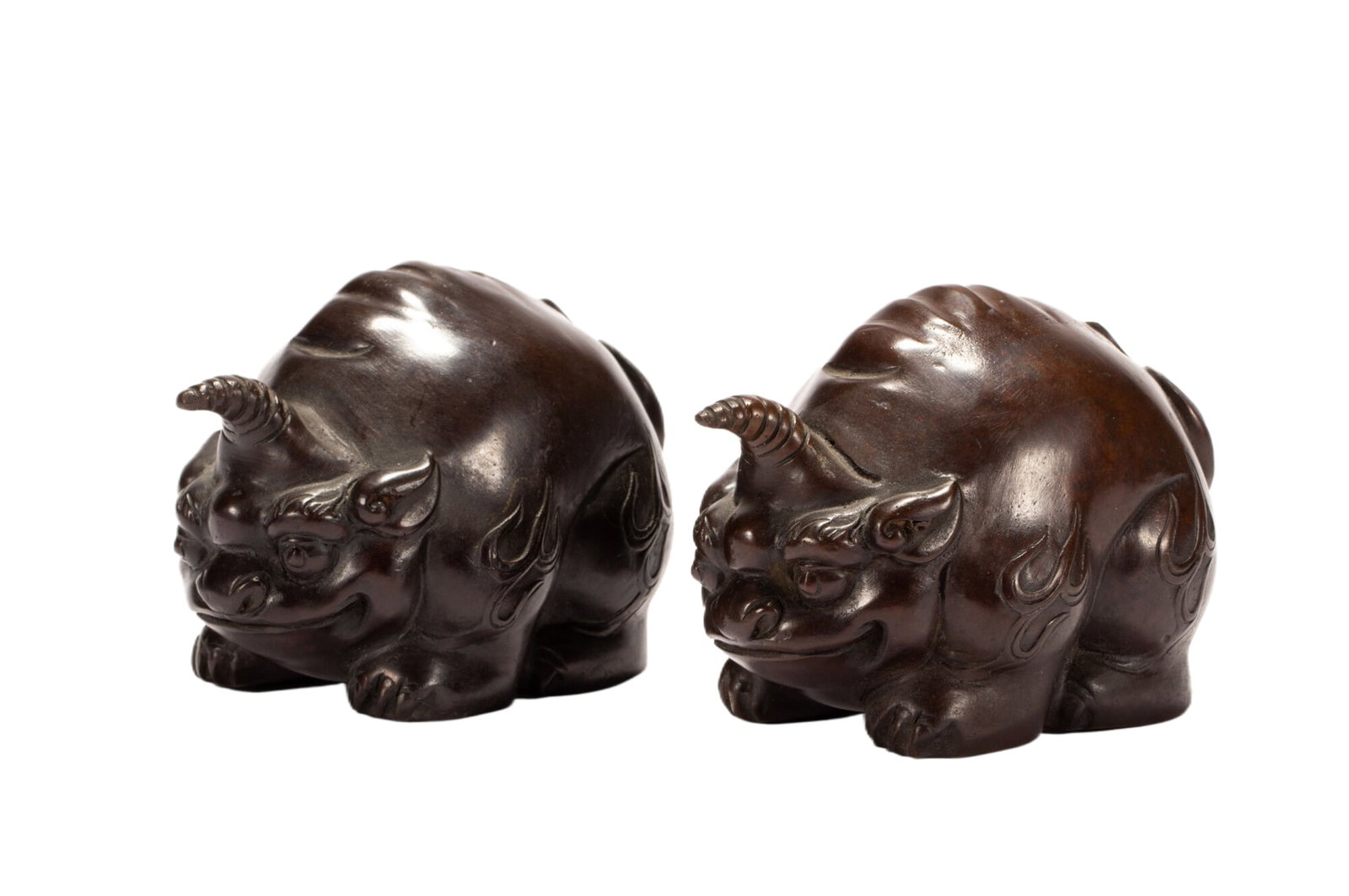A PAIR OF CHINESE BRONZE QILIN BEAST FIGURES (1 of 8)